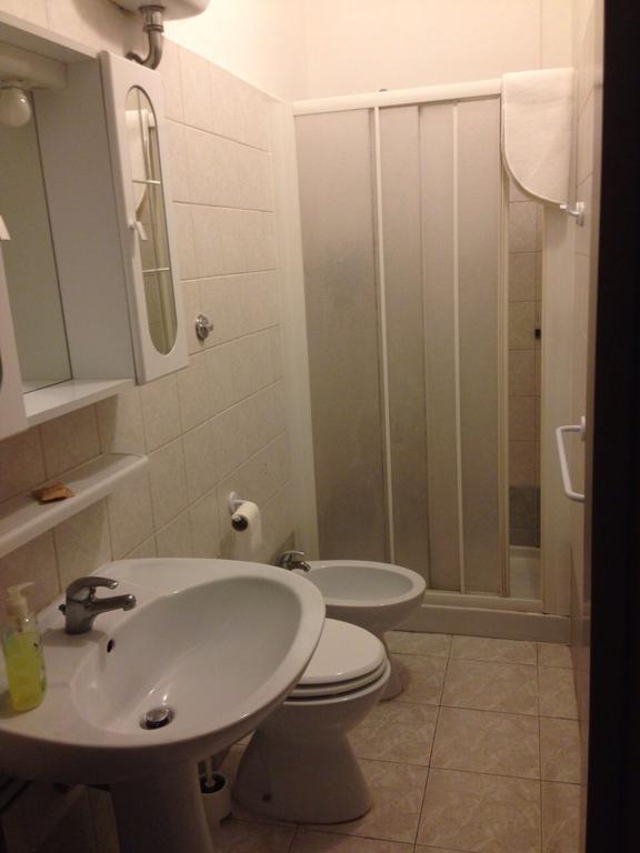 B & B Leonard Acqui Rome Ruang foto